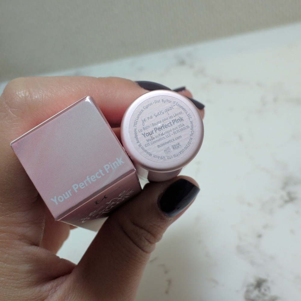 It Cosmetics Je Ne Sais Quoi Hydrating Lip Balm - Picture 4 of 5